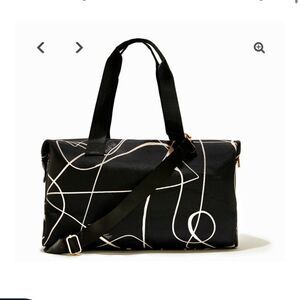 NWT great weekend bag by Mail+Lili